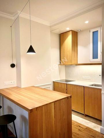 Appartement de deux pièces, Boulevard Saint germain 75005