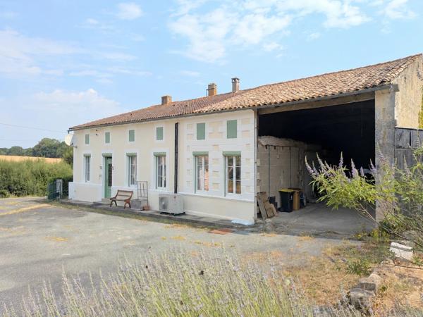 Maison en pierre économe en énergie, dépendances et près de 8 000 m² de terrain
