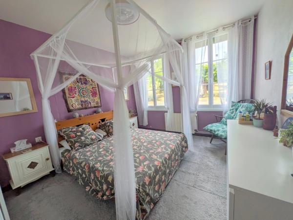 Maison en pierre économe en énergie, dépendances et près de 8 000 m² de terrain