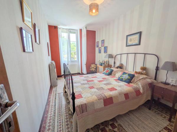 Maison en pierre économe en énergie, dépendances et près de 8 000 m² de terrain