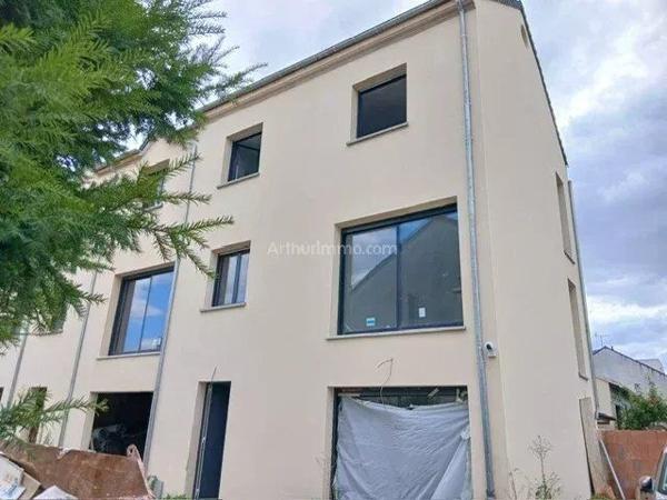 Vente                                                      Maison
                        
                                         160 m2                     à Valenton
