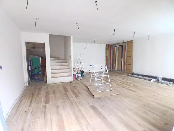 Vente                                                      Maison
                        
                                         160 m2                     à Valenton