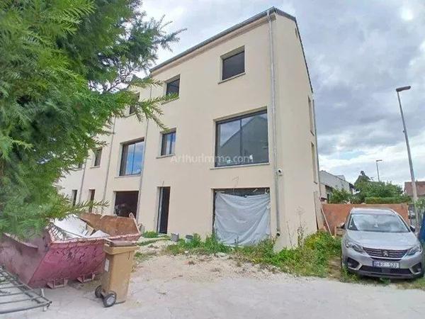 Vente                                                      Maison
                        
                                         160 m2                     à Valenton
