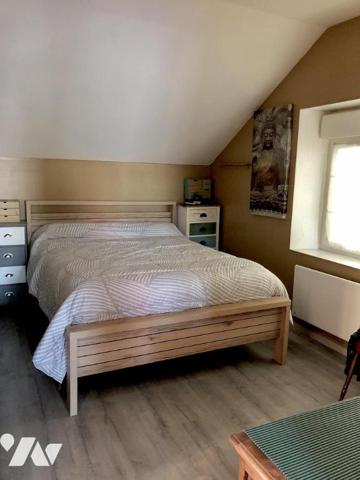 CERANS FOULLETOURTE : Maison de bourg proche commerces avec jardin