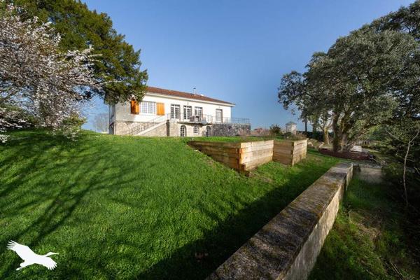 Maison 520 000 € Blaye 4 p 126 m² DPE C