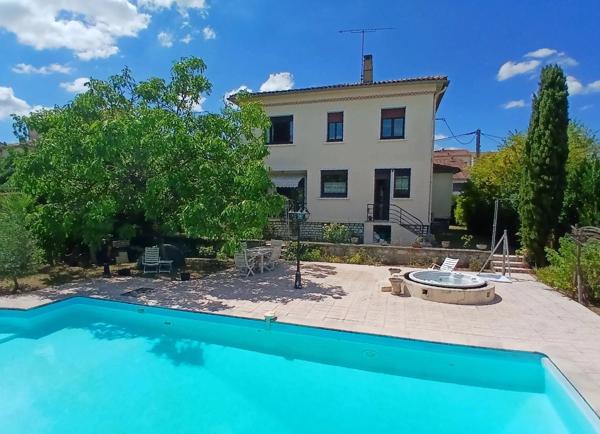 Magnifique maison au coeur de Cognac, avec piscine et garage.