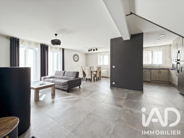 Maison à vendre 7 pièces 139,03 m² Mandres-les-Roses