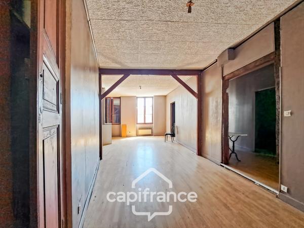 Ancien bar-restaurant avec logement – Fort potentiel au cœur de Châteaumeillant