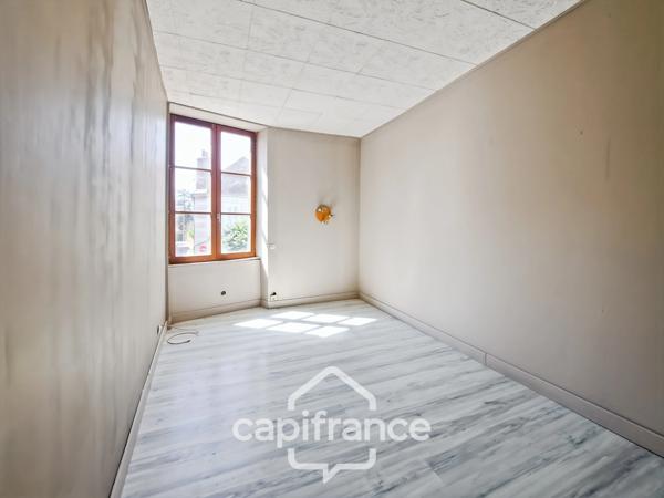 Ancien bar-restaurant avec logement – Fort potentiel au cœur de Châteaumeillant