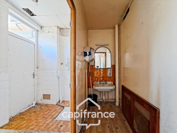Ancien bar-restaurant avec logement – Fort potentiel au cœur de Châteaumeillant