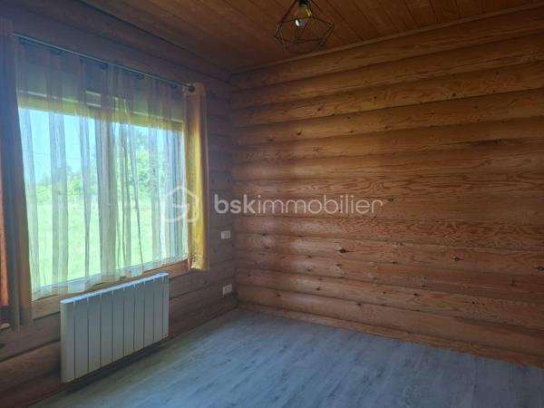 - A découvrir sans tarder !
Cette maison de 107m² de plein pied et sur un terrain de 1098m².
Elle offre un mélange unique de charme rustique et de confort moderne pour ceux qui recherchent un mode de vie harmonieux et durable.
Située en zone urbaine et au calme, elle est idéale pour ceux recherchant la tranquillité sans s'éloigner des commodités.

Avec ses 4 pièces, cette maison spacieuse s'articule sur un design fonctionnel.
Profitez d'un séjour lumineux avec son poêle à bois, de sa terrasse d'environs 18m² pour vos moments de détente, d'une cuisine équipée ouverte sur le salon et de 3 chambres qui font environs 11m².
Un garage de 22m², une dépendance de 18m², et 2 places de parking privatif équipé d'un portail électrique, complète le bien.

Opportunité à saisir pour une vie sereine ! Contactez Antonio Ribeiro pour visiter.