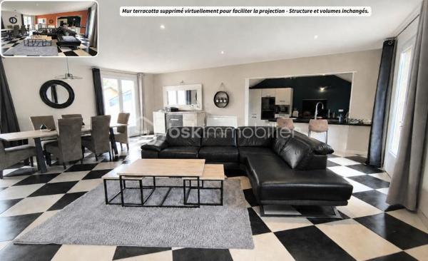 Cette maison familiale située dans le bourg de Chasné-sur-Illet est à seulement quelques pas des écoles et des commerces.
Les points forts de cette maison:
-	Chasné sur Illet (secteur nord de Rennes recherché), village adjacent à Liffré (5km)
-	Maison plain pied
-	Maison non mitoyenne
-	Nombreux rangements
-	Belle luminosité
-	Buanderie
-	Magnifique pièce à vivre
-	Grande cuisine
-	3 chambres possibilité 4
-	Entièrement clôturée  
-       Terrasse exposée Sud
-       Atelier
-       Rangements/dressings dans chaque chambre...

Les extérieurs : 
Implantée sur un terrain clos de 699 m² - Maison familiale - Cour en enrobé permettant de stationner plusieurs véhicules - Portail coulissant et portillon en aluminium - Cabanon/atelier idéal pour le rangement ou le bricolage - Deux terrasses exposées plein sud - Store banne - Profiter des beaux jours en toute tranquillité.

La maison :
Plain-pied... Rare ! - Maison de près de 140m² - Volumes généreux - Belle luminosité avec une double exposition et lumière traversante -  Vaste pièce de vie traversante nord/sud d’environ 60 m² ouverte sur la terrasse, offrant un espace de vie convivial et chaleureux, sublimé par un poêle à granulés - La cuisine, spacieuse, aménagée et entièrement équipée, séduira les amateurs de convivialité avec ses nombreux rangements, ses grands plans de travail et son espace repas. Buanderie attenante, pensée comme une véritable cuisine secondaire, vient compléter cet espace avec un confort rare au quotidien 

Côté nuit à l'opposé de l'espace de vie pour plus de tranquillité -  Trois chambres sur parquet - Première chambre d’environ 10 m² avec placard - Deux plus grandes chambres de plus de 18 m² chacune, également dotées de rangements intégrés de style dressing - La salle d’eau moderne dispose d’une douche à l’italienne (receveur ultra-plat), d’une double vasque et d’une fenêtre apportant lumière naturelle et ventilation - Toilettes suspendues séparées.

Côté technique :
Assainissement collectif - Chauffage mixte (granulés + radiateurs électriques haut de gamme) - Menuiseries PVC double vitrage - Faibles consommation énergétiques - Bonne isolation - Maison en briques : meilleur isolant.

Le secteur : 
Située à seulement 5 minutes du centre de Liffré, en plein cœur du bourg de Chasné-sur-Illet, cette maison familiale vous séduira par son environnement calme et agréable, à proximité immédiate des commerces et des écoles accessibles à pied. Située dans une commune dynamique alliant charme de la campagne et proximité de Rennes, vous profiterez de commerces, écoles, services et d’un accès rapide aux axes routiers vers Liffré 35340 et Saint-Aubin-d’Aubigné. Un cadre calme et agréable, idéal pour une vie de famille tout en restant connecté à la métropole rennaise. J'attends votre appel pour répondre à vos questions et planifier une visite.

Dans le cadre de votre projet d’acquisition et conformément aux dispositions de la loi ELAN, nous souhaitons vous informer de vos droits avant la visite du bien que vous envisagez. Nous vous rappelons que vous avez la possibilité de vous faire accompagner, lors de la visite, par un professionnel de la construction de votre choix (architecte, expert en bâtiment, maître d’œuvre, artisan, etc.). Cette démarche peut vous permettre d’obtenir un avis technique éclairé sur l’état du bien, d’identifier d’éventuels travaux à prévoir et de sécuriser votre projet d’acquisition. Nous vous remercions de bien vouloir nous informer en amont de la visite si vous souhaitez être accompagné(e), afin de faciliter l’organisation de celle-ci dans les meilleures conditions.