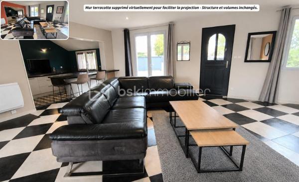 Cette maison familiale située dans le bourg de Chasné-sur-Illet est à seulement quelques pas des écoles et des commerces.
Les points forts de cette maison:
-	Chasné sur Illet (secteur nord de Rennes recherché), village adjacent à Liffré (5km)
-	Maison plain pied
-	Maison non mitoyenne
-	Nombreux rangements
-	Belle luminosité
-	Buanderie
-	Magnifique pièce à vivre
-	Grande cuisine
-	3 chambres possibilité 4
-	Entièrement clôturée  
-       Terrasse exposée Sud
-       Atelier
-       Rangements/dressings dans chaque chambre...

Les extérieurs : 
Implantée sur un terrain clos de 699 m² - Maison familiale - Cour en enrobé permettant de stationner plusieurs véhicules - Portail coulissant et portillon en aluminium - Cabanon/atelier idéal pour le rangement ou le bricolage - Deux terrasses exposées plein sud - Store banne - Profiter des beaux jours en toute tranquillité.

La maison :
Plain-pied... Rare ! - Maison de près de 140m² - Volumes généreux - Belle luminosité avec une double exposition et lumière traversante -  Vaste pièce de vie traversante nord/sud d’environ 60 m² ouverte sur la terrasse, offrant un espace de vie convivial et chaleureux, sublimé par un poêle à granulés - La cuisine, spacieuse, aménagée et entièrement équipée, séduira les amateurs de convivialité avec ses nombreux rangements, ses grands plans de travail et son espace repas. Buanderie attenante, pensée comme une véritable cuisine secondaire, vient compléter cet espace avec un confort rare au quotidien 

Côté nuit à l'opposé de l'espace de vie pour plus de tranquillité -  Trois chambres sur parquet - Première chambre d’environ 10 m² avec placard - Deux plus grandes chambres de plus de 18 m² chacune, également dotées de rangements intégrés de style dressing - La salle d’eau moderne dispose d’une douche à l’italienne (receveur ultra-plat), d’une double vasque et d’une fenêtre apportant lumière naturelle et ventilation - Toilettes suspendues séparées.

Côté technique :
Assainissement collectif - Chauffage mixte (granulés + radiateurs électriques haut de gamme) - Menuiseries PVC double vitrage - Faibles consommation énergétiques - Bonne isolation - Maison en briques : meilleur isolant.

Le secteur : 
Située à seulement 5 minutes du centre de Liffré, en plein cœur du bourg de Chasné-sur-Illet, cette maison familiale vous séduira par son environnement calme et agréable, à proximité immédiate des commerces et des écoles accessibles à pied. Située dans une commune dynamique alliant charme de la campagne et proximité de Rennes, vous profiterez de commerces, écoles, services et d’un accès rapide aux axes routiers vers Liffré 35340 et Saint-Aubin-d’Aubigné. Un cadre calme et agréable, idéal pour une vie de famille tout en restant connecté à la métropole rennaise. J'attends votre appel pour répondre à vos questions et planifier une visite.

Dans le cadre de votre projet d’acquisition et conformément aux dispositions de la loi ELAN, nous souhaitons vous informer de vos droits avant la visite du bien que vous envisagez. Nous vous rappelons que vous avez la possibilité de vous faire accompagner, lors de la visite, par un professionnel de la construction de votre choix (architecte, expert en bâtiment, maître d’œuvre, artisan, etc.). Cette démarche peut vous permettre d’obtenir un avis technique éclairé sur l’état du bien, d’identifier d’éventuels travaux à prévoir et de sécuriser votre projet d’acquisition. Nous vous remercions de bien vouloir nous informer en amont de la visite si vous souhaitez être accompagné(e), afin de faciliter l’organisation de celle-ci dans les meilleures conditions.