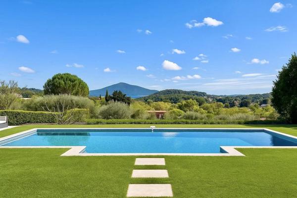 Vaste propriété avec piscine à vendre à proximité immédiate de Valbonne