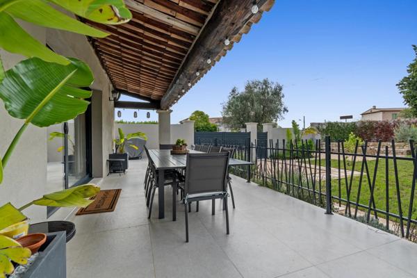 Vaste propriété avec piscine à vendre à proximité immédiate de Valbonne