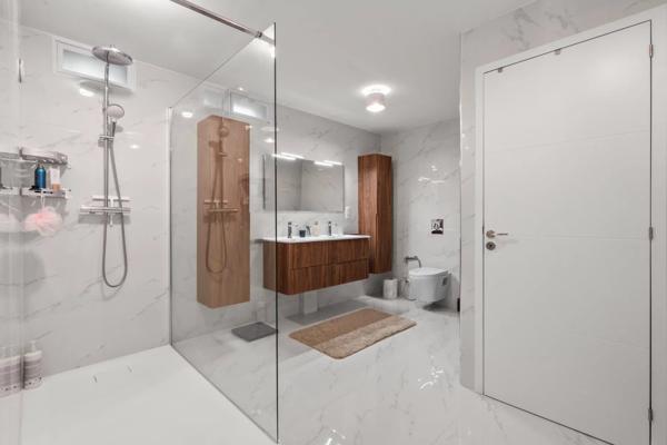 Vaste propriété avec piscine à vendre à proximité immédiate de Valbonne