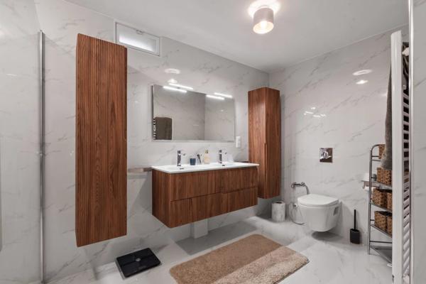 Vaste propriété avec piscine à vendre à proximité immédiate de Valbonne