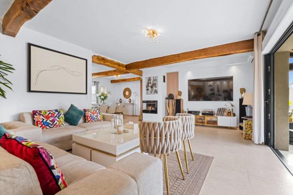 Vaste propriété avec piscine à vendre à proximité immédiate de Valbonne