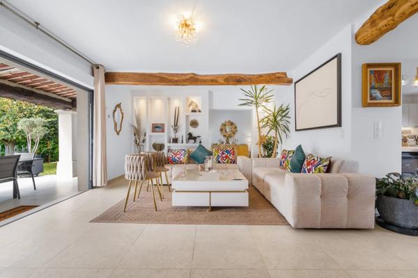 Vaste propriété avec piscine à vendre à proximité immédiate de Valbonne