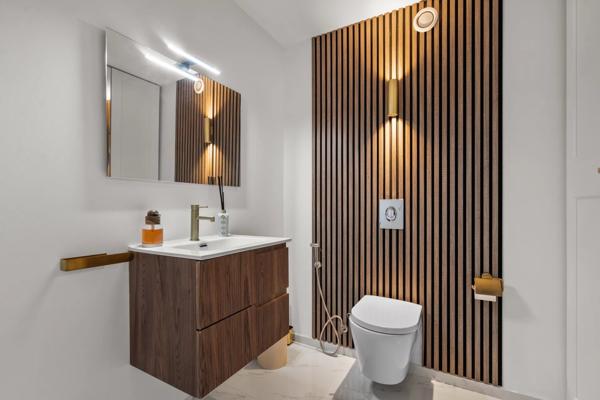 Vaste propriété avec piscine à vendre à proximité immédiate de Valbonne