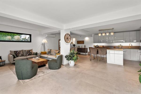 Vaste propriété avec piscine à vendre à proximité immédiate de Valbonne