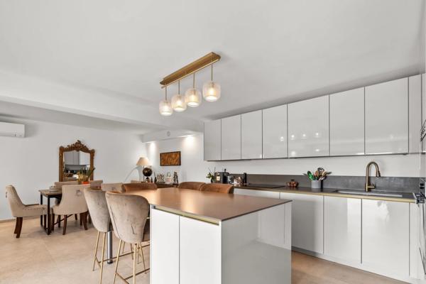 Vaste propriété avec piscine à vendre à proximité immédiate de Valbonne