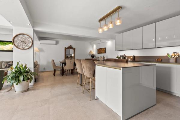 Vaste propriété avec piscine à vendre à proximité immédiate de Valbonne