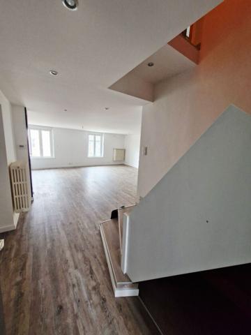 LOCATION DUPLEX REFAIT A NEUF DE 162M2 à CLOUANGE