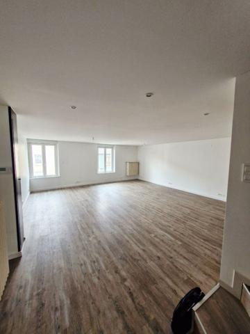 LOCATION DUPLEX REFAIT A NEUF DE 162M2 à CLOUANGE