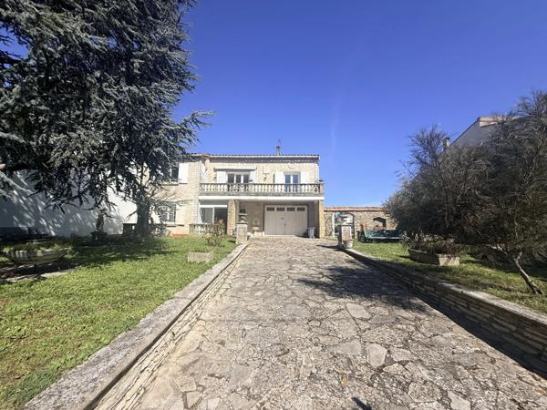 Maison méditerranéenne à Carcassonne, idéale pour les familles avec piscine et jardin,
