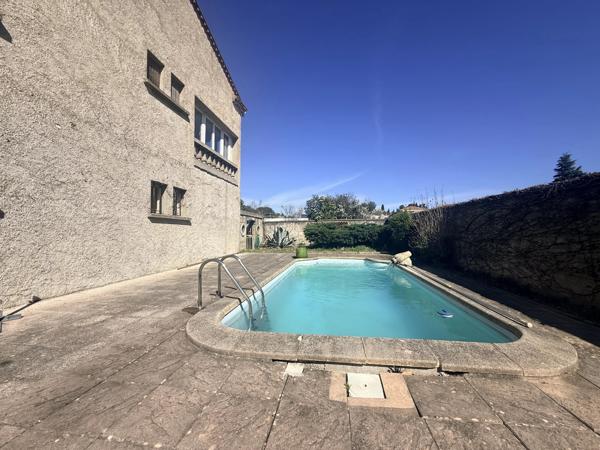 Maison méditerranéenne à Carcassonne, idéale pour les familles avec piscine et jardin,