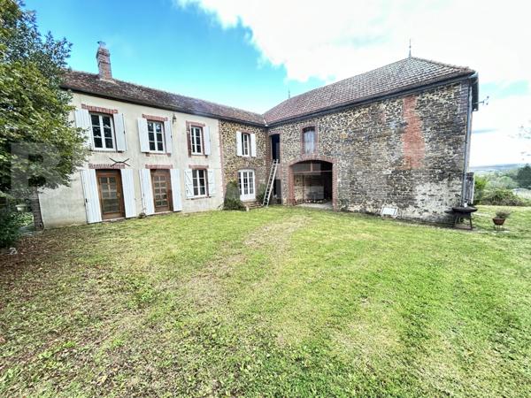 charmante longère rénovée avec grange aménageable et vaste terrain arboré