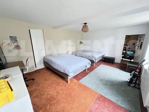 charmante longère rénovée avec grange aménageable et vaste terrain arboré