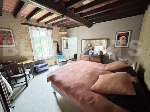 charmante longère rénovée avec grange aménageable et vaste terrain arboré