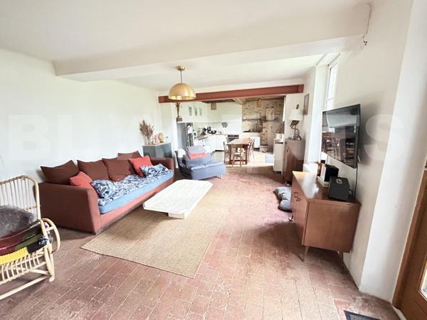 charmante longère rénovée avec grange aménageable et vaste terrain arboré