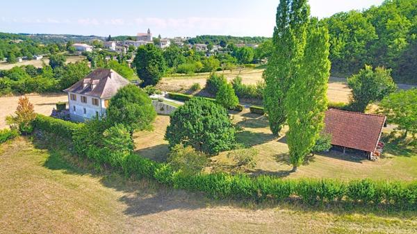Une solide maison traditionnelle en pierre dans un environnement exceptionnel.