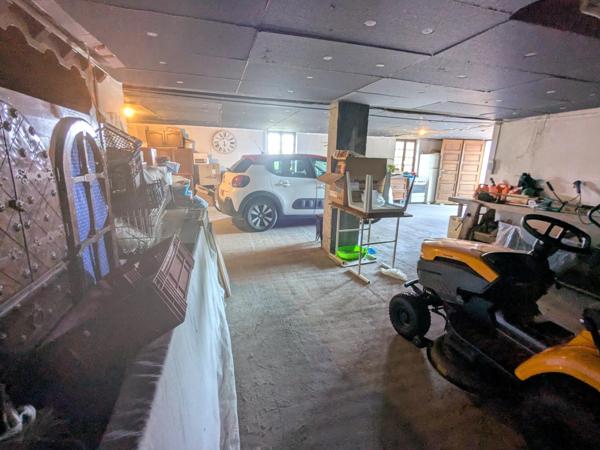 Une solide maison traditionnelle en pierre dans un environnement exceptionnel.