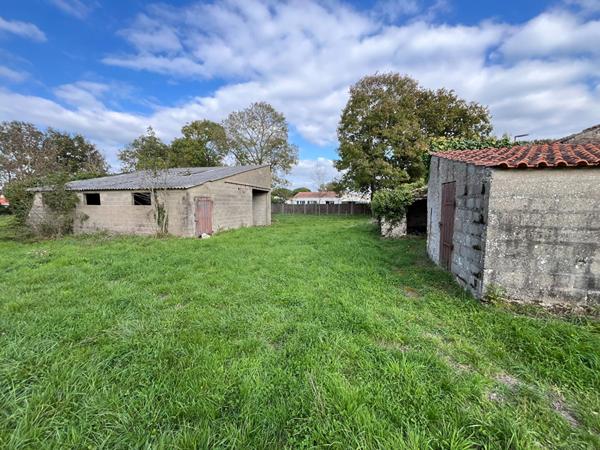 Maison à reconstruire et grange à COMMEQUIERS