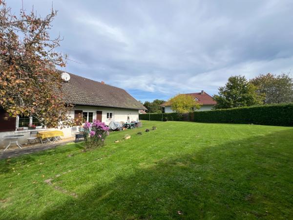 Maison F 5 sur terrain de 13 ares arboré dans une impasse