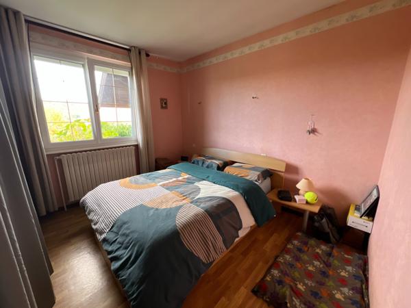 Maison F 5 sur terrain de 13 ares arboré dans une impasse