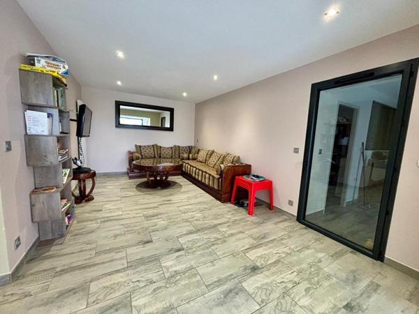 Maison contemporaine d'environ 300 m² avec jardin de 1 400 m² ? Quartier La Pétroque, Nevers