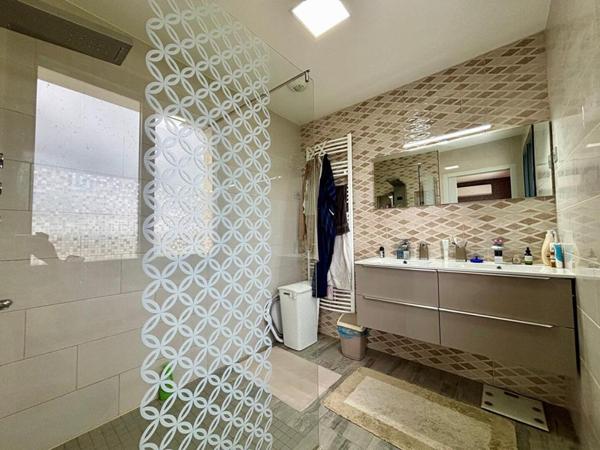 Maison contemporaine d'environ 300 m² avec jardin de 1 400 m² ? Quartier La Pétroque, Nevers