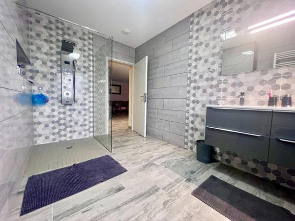 Maison contemporaine d'environ 300 m² avec jardin de 1 400 m² ? Quartier La Pétroque, Nevers