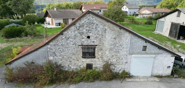 Saint-Germain-sur-Rhône (74910) Grange sur terrain 1550 m2