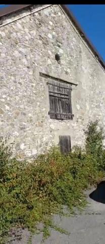 Saint-Germain-sur-Rhône (74910) Grange sur terrain 1550 m2