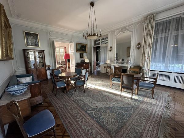 HOTEL PARTICULIER 535 M2 -35 ARES- CENTRE VILLE MULHOUSE