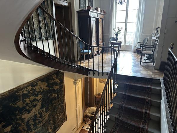 HOTEL PARTICULIER 535 M2 -35 ARES- CENTRE VILLE MULHOUSE