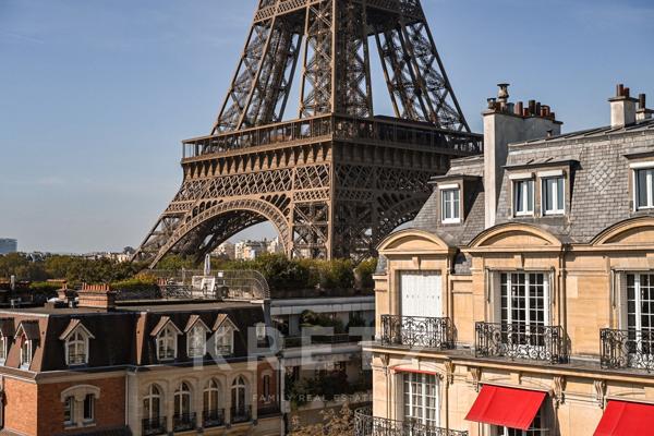 étage élevé balcon vue Tour Eiffel