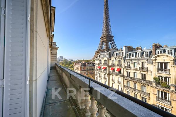 étage élevé balcon vue Tour Eiffel