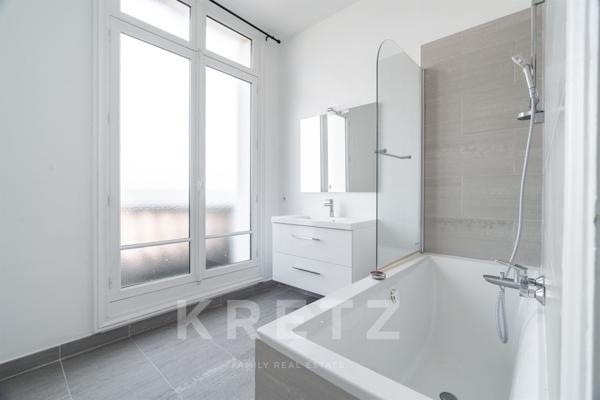 étage élevé balcon vue Tour Eiffel